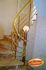 Светильник встроен в лестничное ограждение