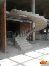 Винтовая лестница в процессе изготовления