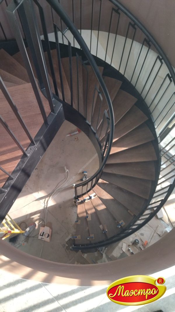 Винтовая лестница на металлоконструкции вид сверху