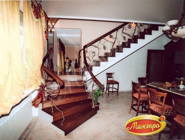 Монолитная лестница с облицовкой