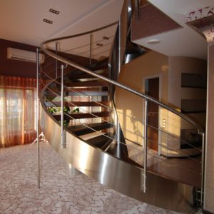 Винтовая лестница на второй этаж