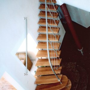 Фото прямой лестница на больцах
