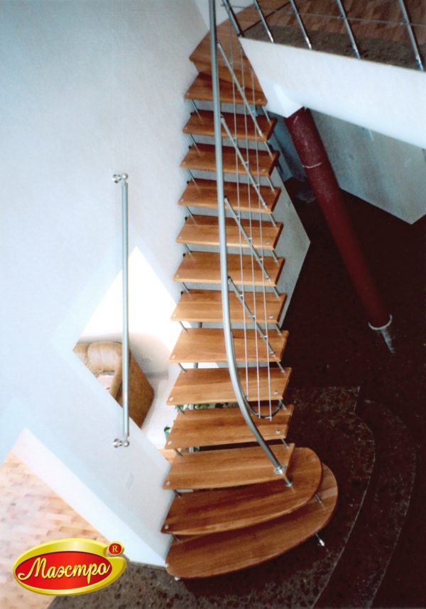 Фото прямой лестница на больцах