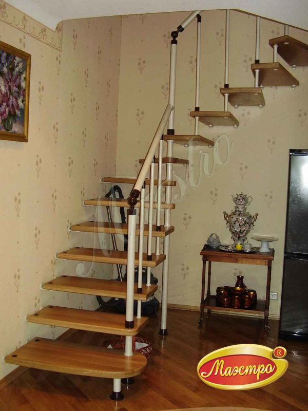 Больцевая лестница с дубовыми ступенями