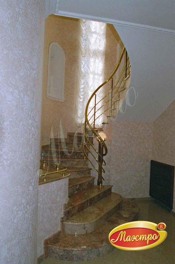 Основа лестницы - бетонный монолит