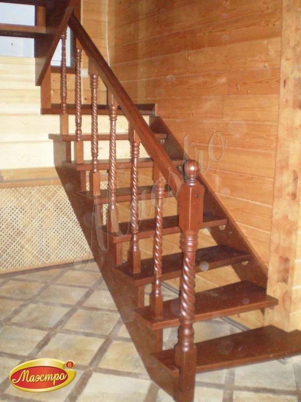 Цельнодеревянная лестница на косоуре и тетиве