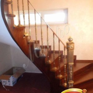 Изогнутая монолитная лестница