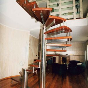 Винтовая лестница на консолях