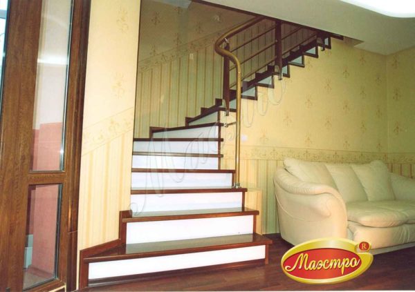 П-образная монолитная лестница с облицовкой