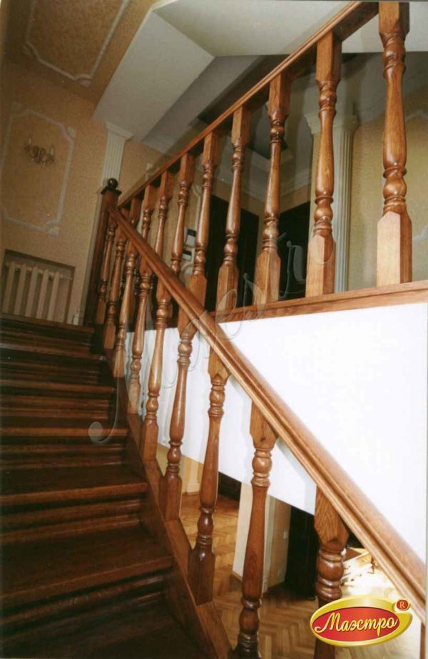 Фото деревянной лестницы из дуба