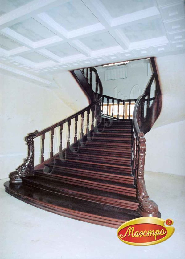 Монолитная лестница облицованная дубом