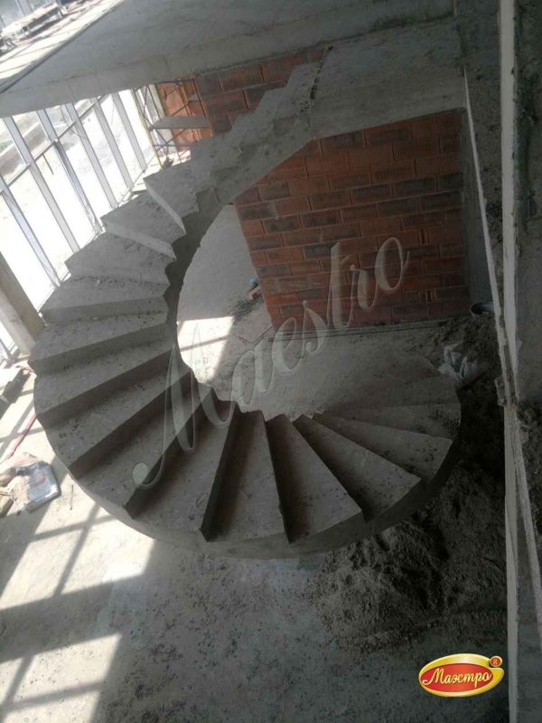 Вид на винтовую лестницу после отливки