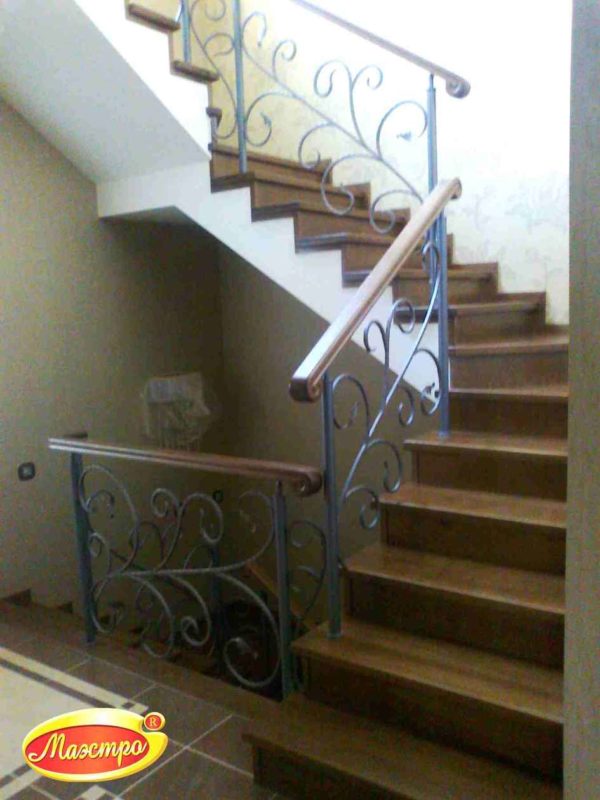П-образная монолитная лестница с облицовкой