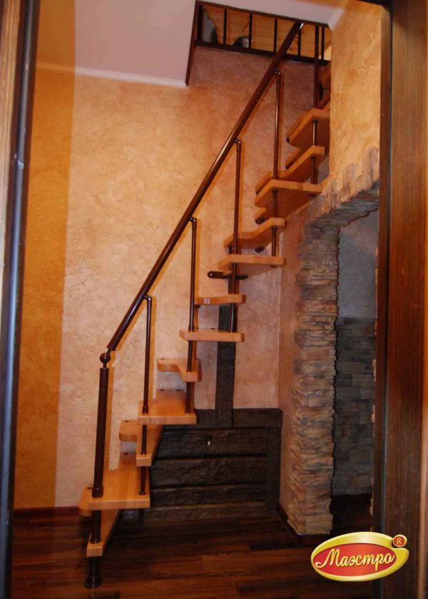 Компактная лестница на второй этаж