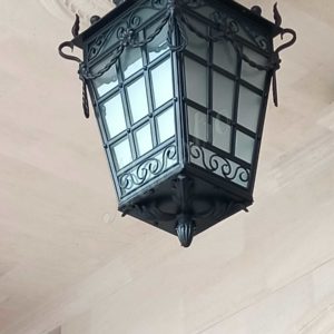 Кованый потолочный светильник